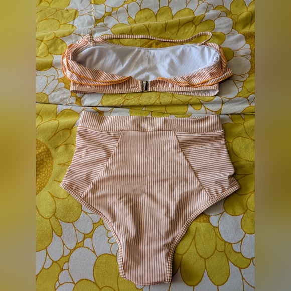 Striped Ruffle Bikini Set - Picture 3 of 4